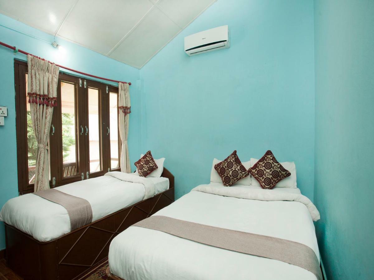 Spot On 486 Hotel Holy Lodge Sauraha Exterior foto