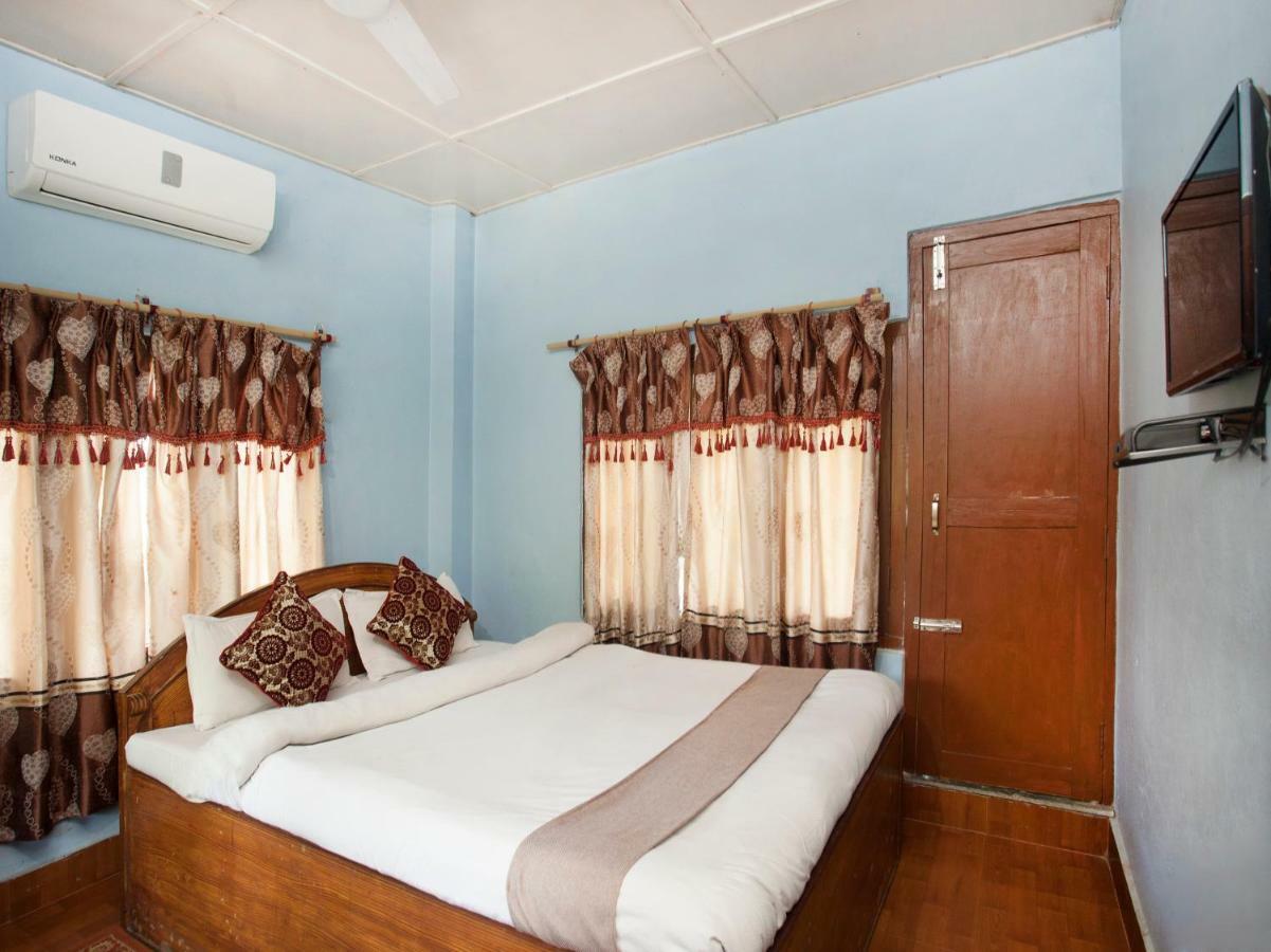 Spot On 486 Hotel Holy Lodge Sauraha Exterior foto