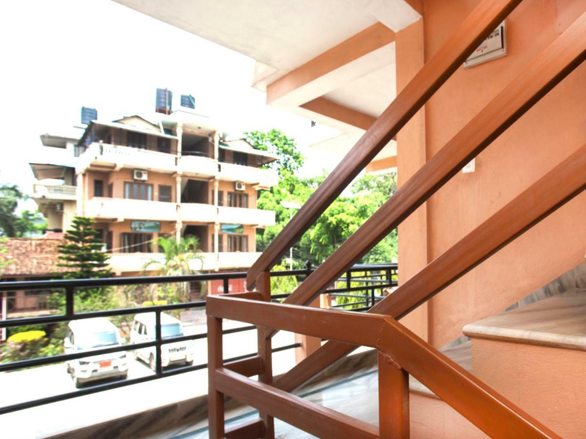 Spot On 486 Hotel Holy Lodge Sauraha Exterior foto