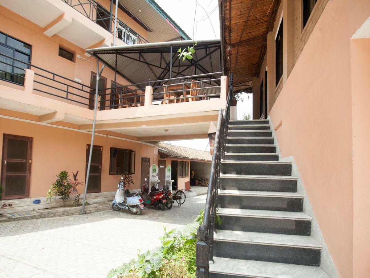 Spot On 486 Hotel Holy Lodge Sauraha Exterior foto