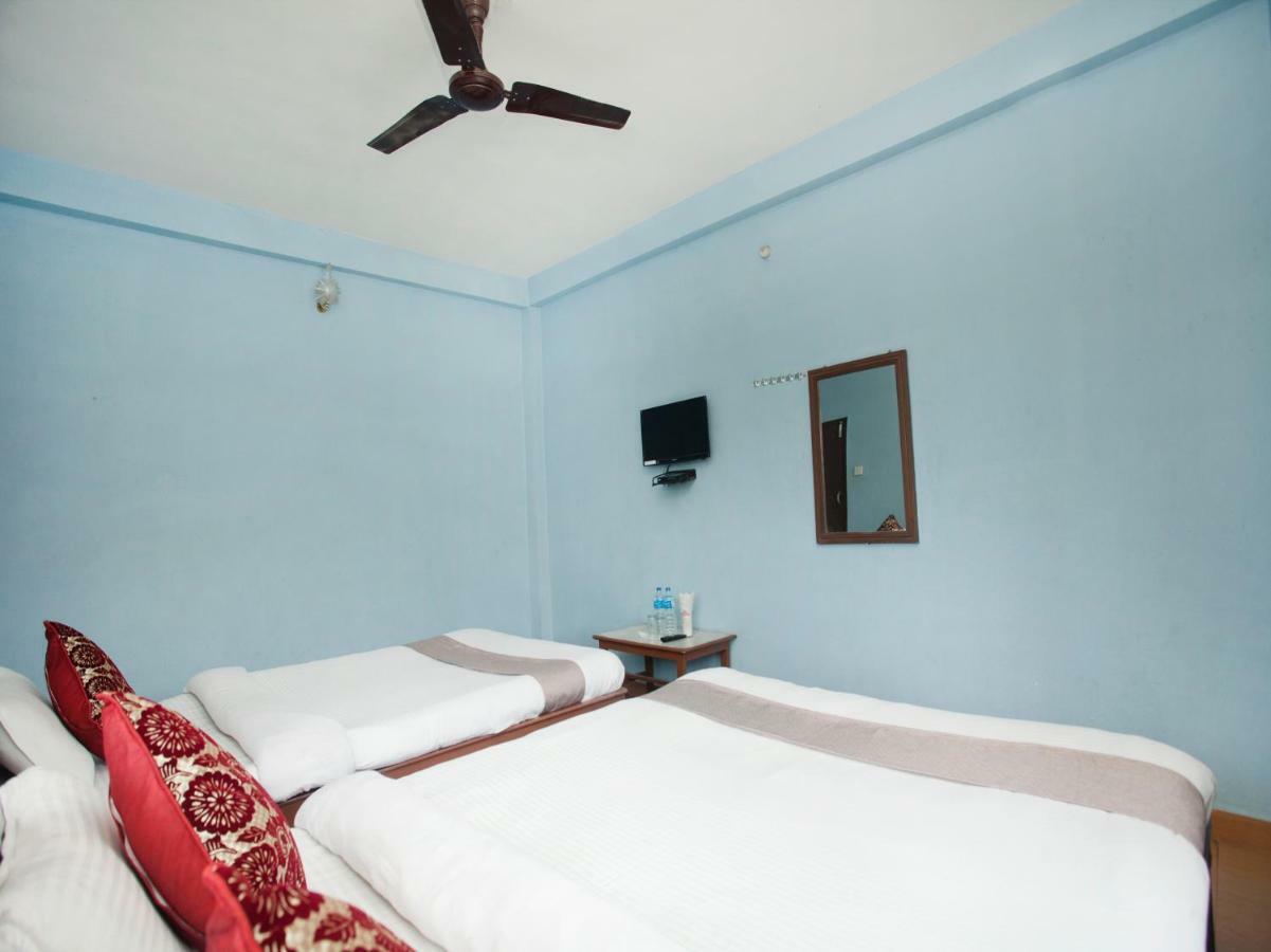 Spot On 486 Hotel Holy Lodge Sauraha Exterior foto