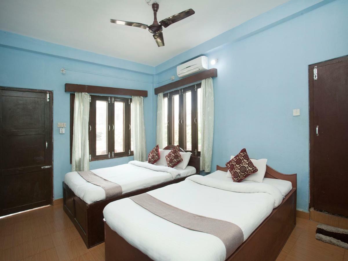 Spot On 486 Hotel Holy Lodge Sauraha Exterior foto