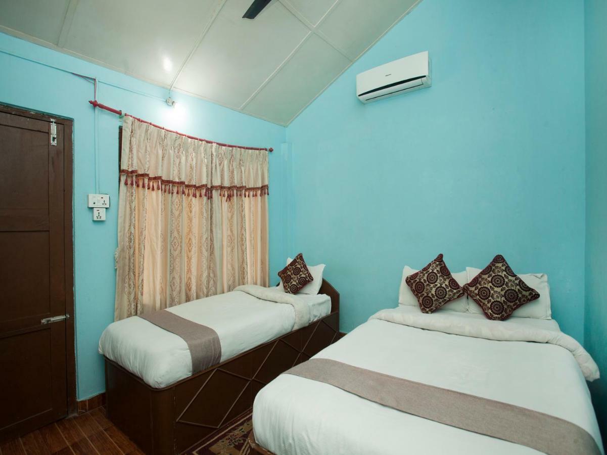 Spot On 486 Hotel Holy Lodge Sauraha Exterior foto