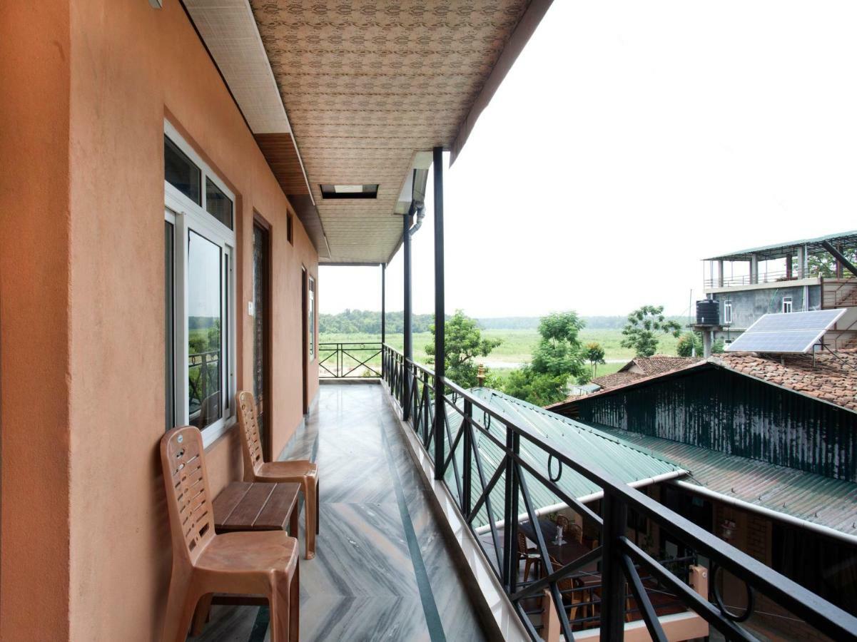 Spot On 486 Hotel Holy Lodge Sauraha Exterior foto