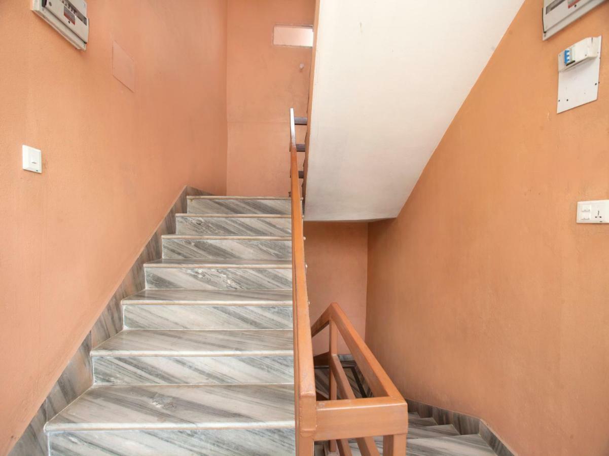 Spot On 486 Hotel Holy Lodge Sauraha Exterior foto