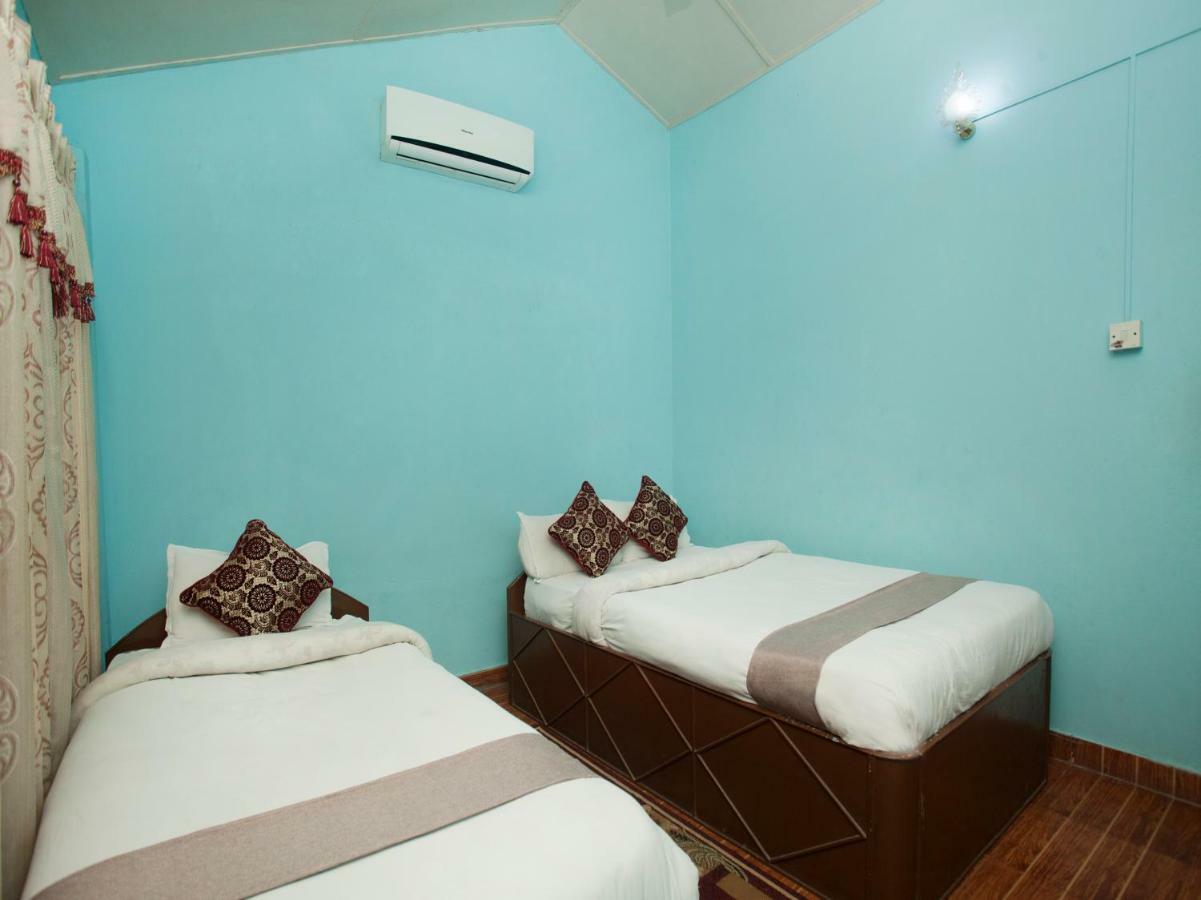 Spot On 486 Hotel Holy Lodge Sauraha Exterior foto
