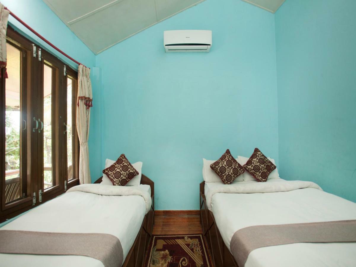 Spot On 486 Hotel Holy Lodge Sauraha Exterior foto
