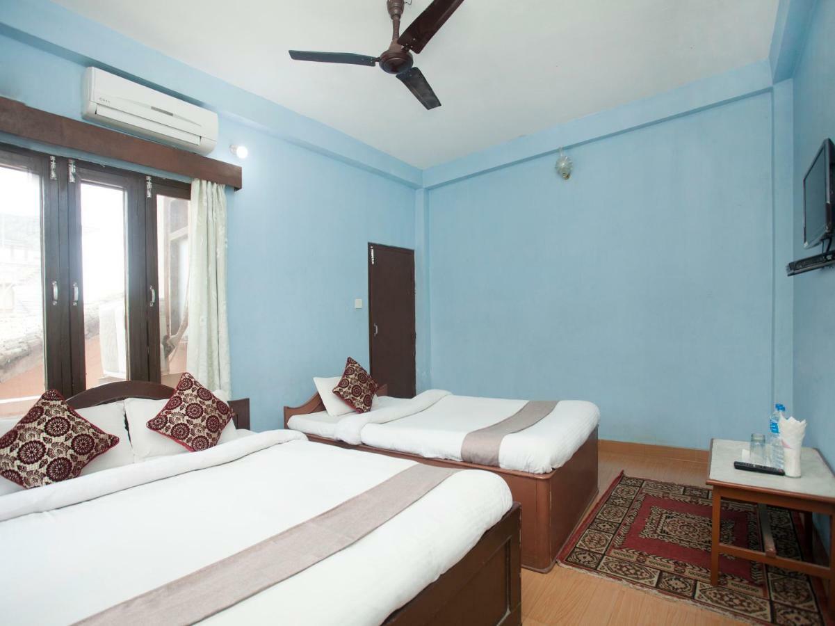 Spot On 486 Hotel Holy Lodge Sauraha Exterior foto