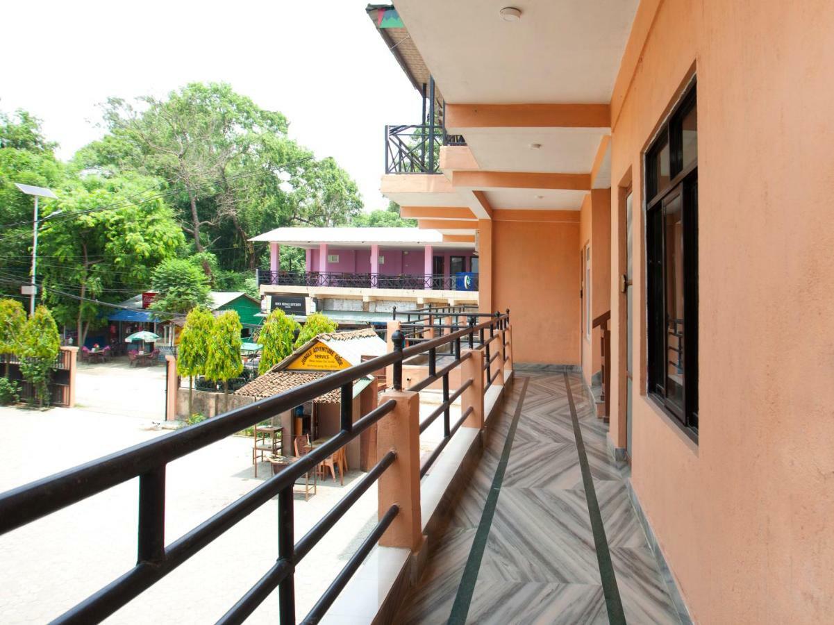 Spot On 486 Hotel Holy Lodge Sauraha Exterior foto