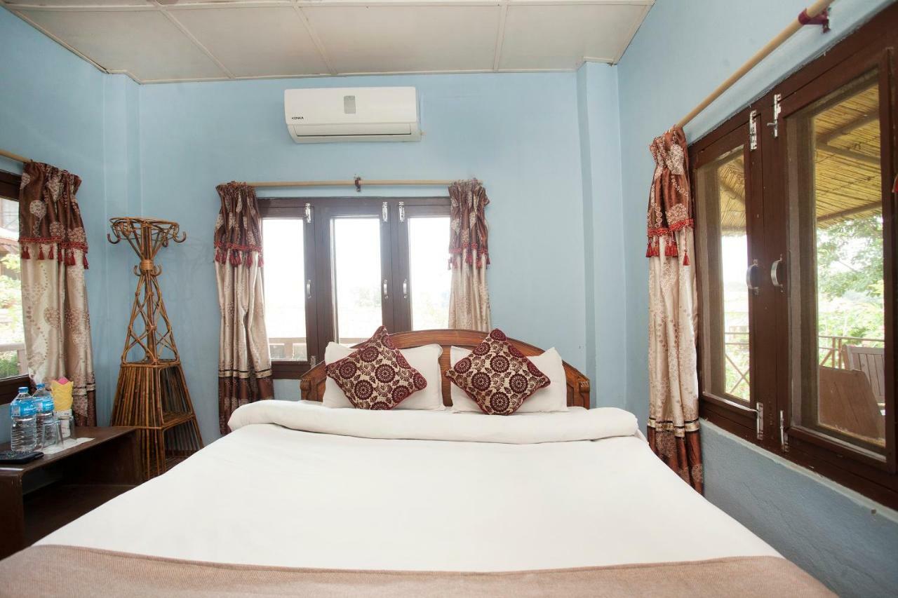 Spot On 486 Hotel Holy Lodge Sauraha Exterior foto